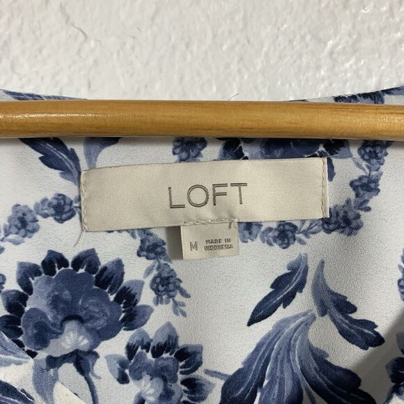 Loft Floral Blue And White B-neck Blouse Size Medium Womens - Picture 5 of 10
